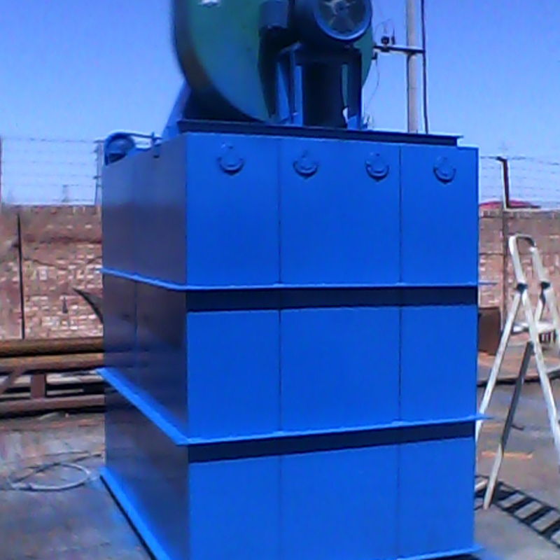 Collettore di polveri con sacco per pulizia a vibrazione meccanica